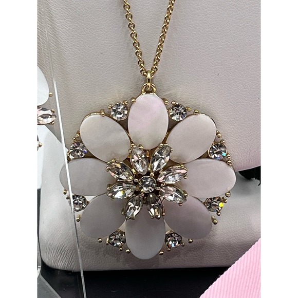 Kate Spade Bungalow Bouquet Cluster Mother Of Pearl Earrings Necklace Set - Picture 4 of 16